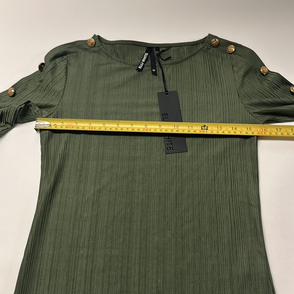 Elli White olive green top with gold button details - Picture 5 of 8